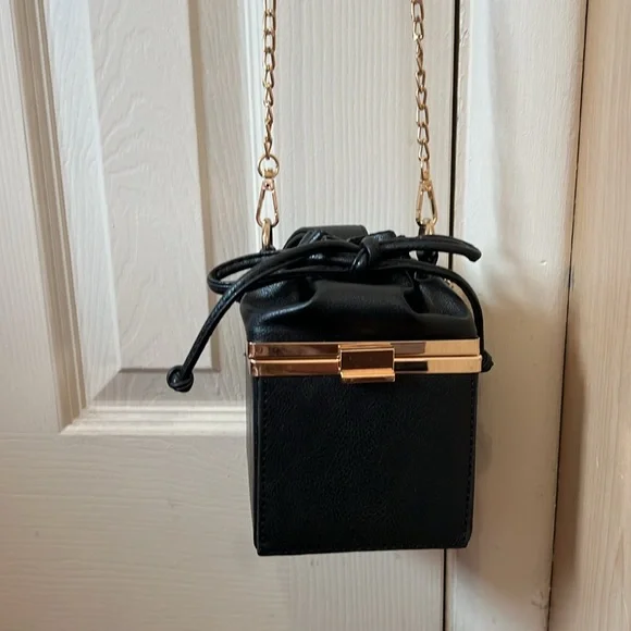 Small black square purse - Picture 4 of 6